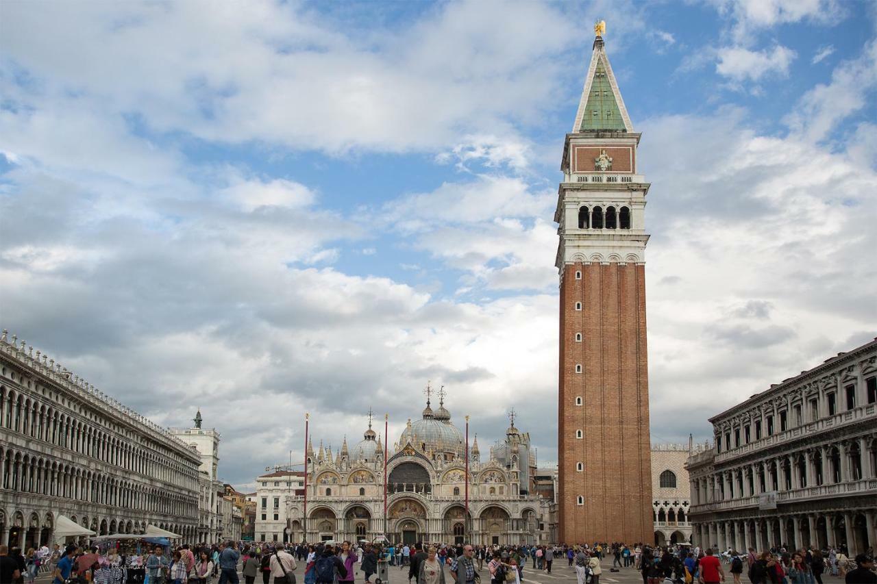 Biennale Ca Dario Venezia
